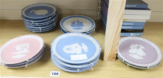 A collection of nineteen Wedgwood Valentines Day plates and sundry other boxed Wedgwood jasperware items